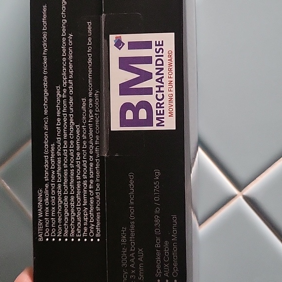 New inbox amplify bass boosting slim profile 3AAA batteries and 3.5 mm auxiliary - Picture 3 of 8